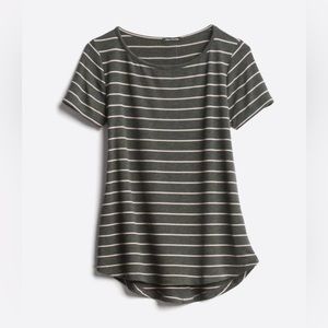 Daisee Button Back Detail
Knit Tee